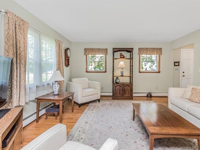 211 Warren Avenue, Hawthorne, NY 10532