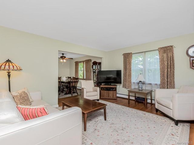 211 Warren Avenue, Hawthorne, NY 10532
