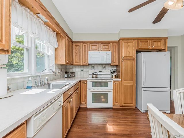 211 Warren Avenue, Hawthorne, NY 10532