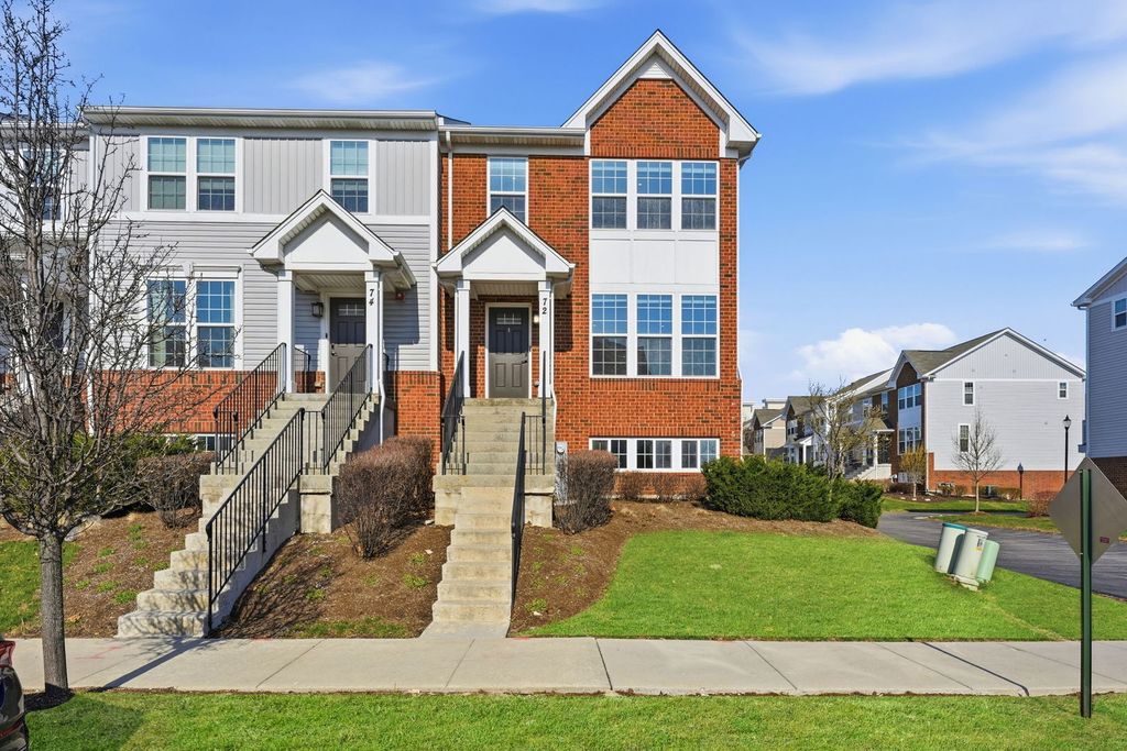 72 Nicholas Drive E, Des Plaines, IL 60016