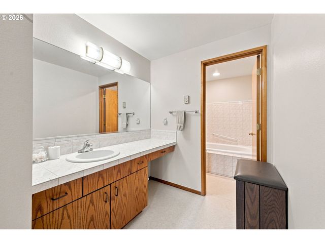 13815 Nw 10TH Ct F, Vancouver, WA 98685