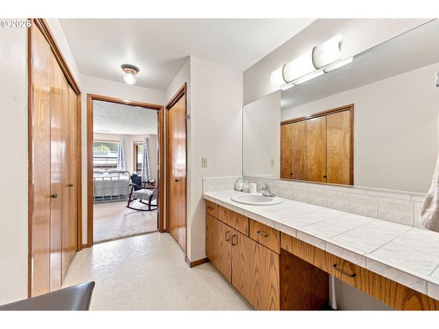 13815 Nw 10TH Ct F, Vancouver, WA 98685