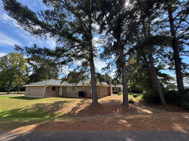 20 Shallow Springs, Trinity, TX 75862