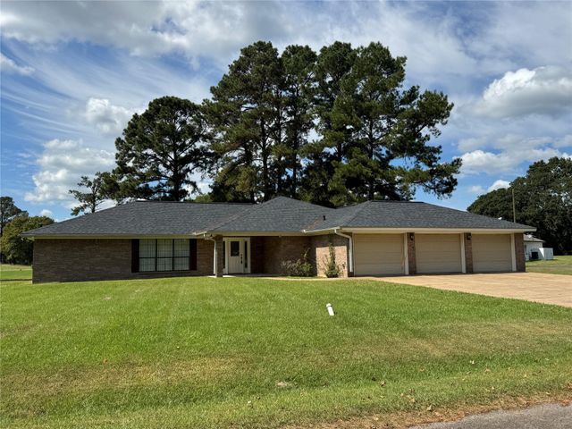 20 Shallow Springs, Trinity, TX 75862