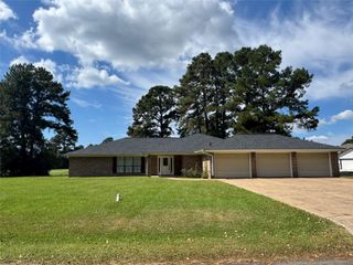 20 Shallow Springs, Trinity, TX 75862