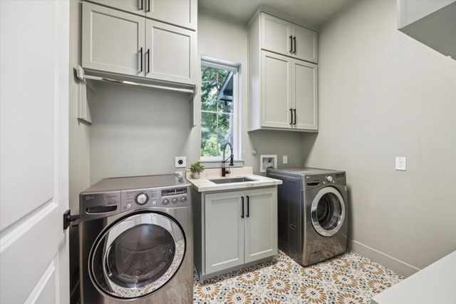 211 St Andrews Drive, New Ulm, TX 78950