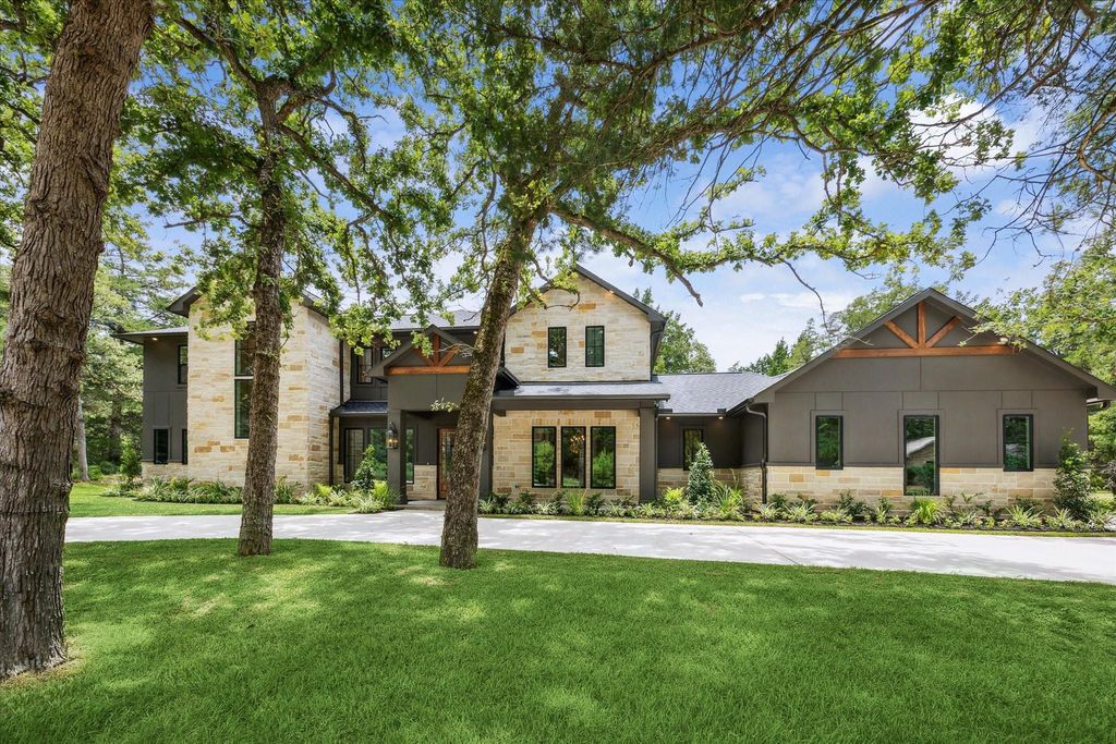 211 St Andrews Drive, New Ulm, TX 78950