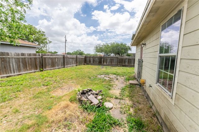9002 Caroline, Corpus Christi, TX 78409