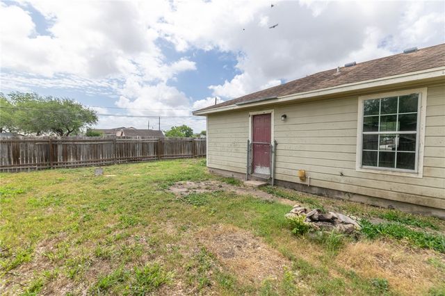 9002 Caroline, Corpus Christi, TX 78409