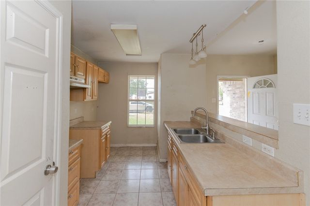 9002 Caroline, Corpus Christi, TX 78409