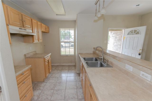 9002 Caroline, Corpus Christi, TX 78409