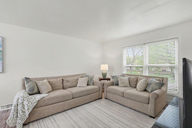 1717 Edgewood Avenue SE, Grand Rapids, MI 49506