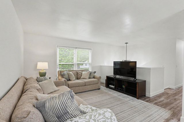 1717 Edgewood Avenue SE, Grand Rapids, MI 49506