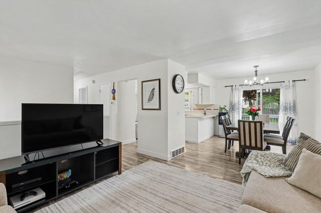 1717 Edgewood Avenue SE, Grand Rapids, MI 49506