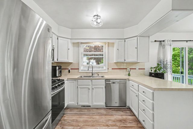 1717 Edgewood Avenue SE, Grand Rapids, MI 49506