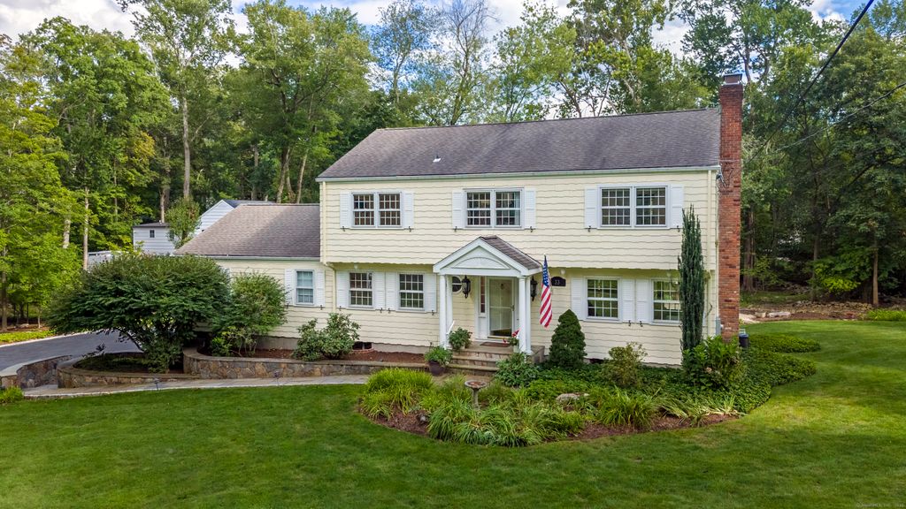 33 Pequot Trail, Westport, CT 06880