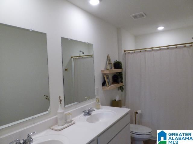 6998 SOUTHERN TRACE LOOP, Leeds, AL 35094