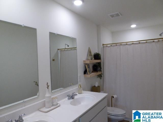 6998 SOUTHERN TRACE LOOP, Leeds, AL 35094