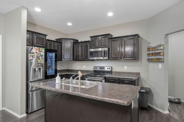 3031 N Albertha Avenue, Springfield, MO 65803