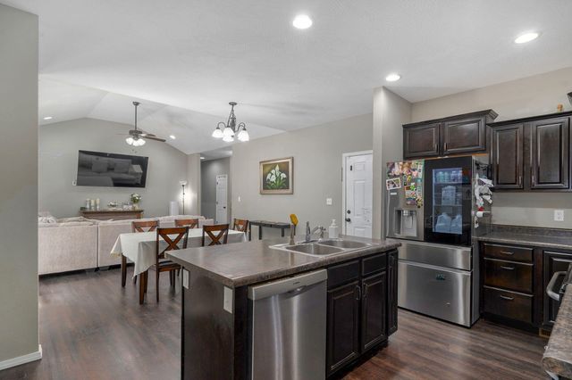 3031 N Albertha Avenue, Springfield, MO 65803
