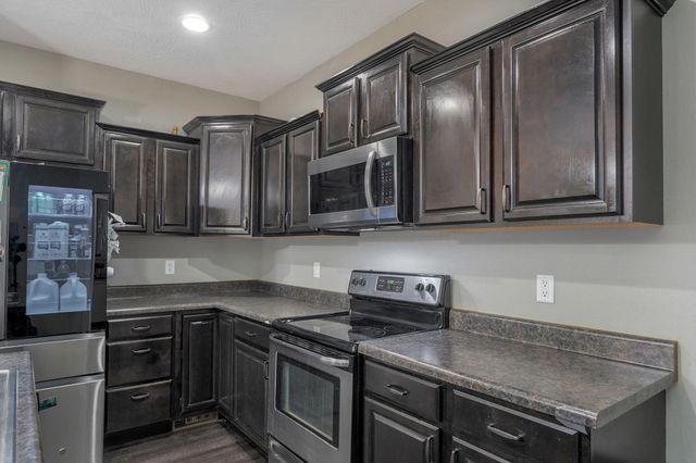 3031 N Albertha Avenue, Springfield, MO 65803