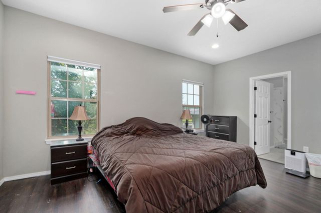 3031 N Albertha Avenue, Springfield, MO 65803