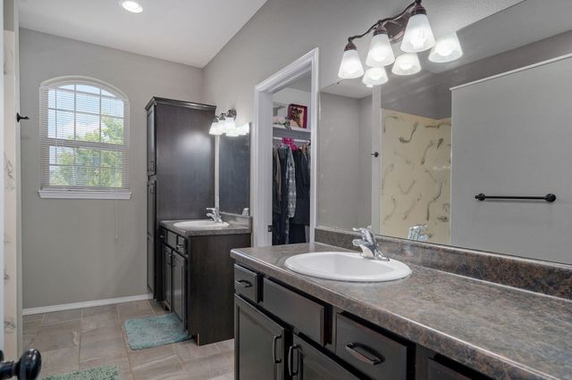 3031 N Albertha Avenue, Springfield, MO 65803