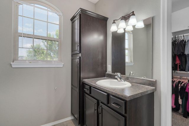 3031 N Albertha Avenue, Springfield, MO 65803