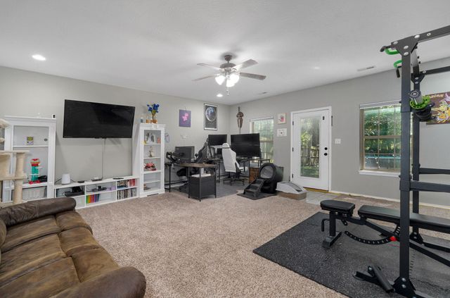 3031 N Albertha Avenue, Springfield, MO 65803