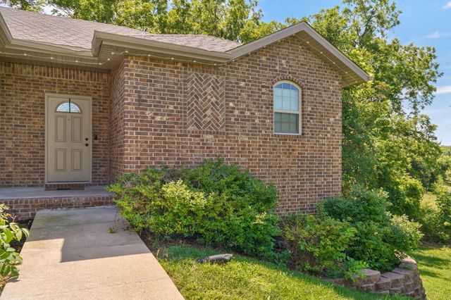 3031 N Albertha Avenue, Springfield, MO 65803