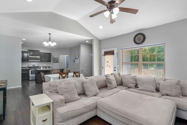 3031 N Albertha Avenue, Springfield, MO 65803