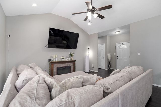 3031 N Albertha Avenue, Springfield, MO 65803
