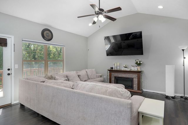 3031 N Albertha Avenue, Springfield, MO 65803