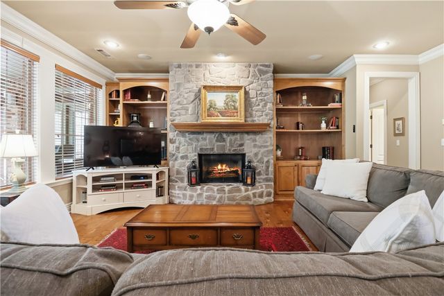 2468 N Covington Park Boulevard, Fayetteville, AR 72703