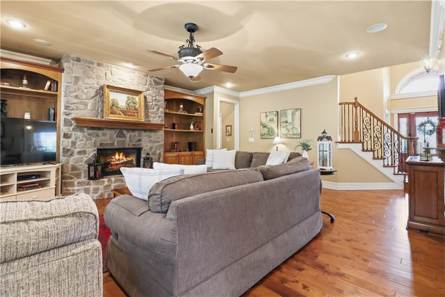 2468 N Covington Park Boulevard, Fayetteville, AR 72703
