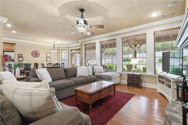 2468 N Covington Park Boulevard, Fayetteville, AR 72703