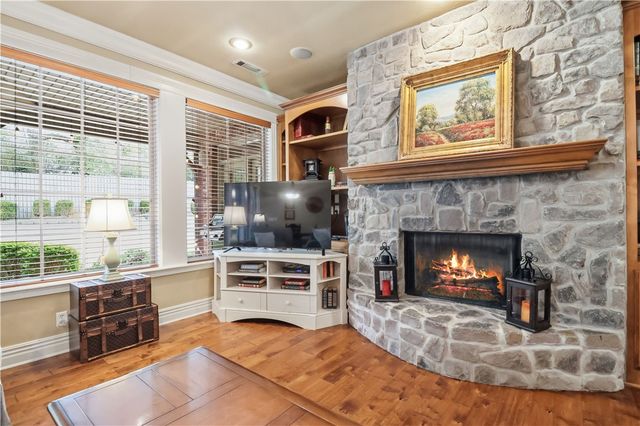 2468 N Covington Park Boulevard, Fayetteville, AR 72703