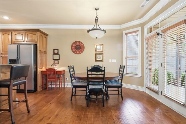 2468 N Covington Park Boulevard, Fayetteville, AR 72703