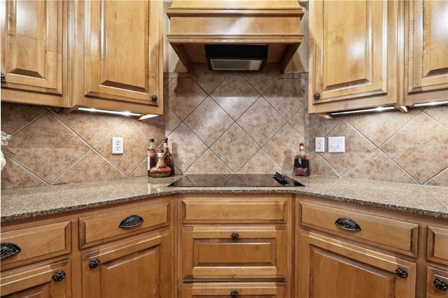 2468 N Covington Park Boulevard, Fayetteville, AR 72703