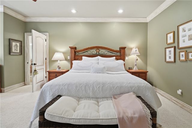 2468 N Covington Park Boulevard, Fayetteville, AR 72703