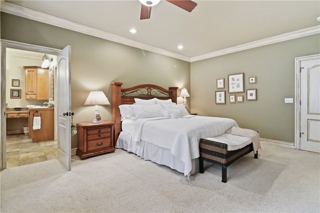 2468 N Covington Park Boulevard, Fayetteville, AR 72703