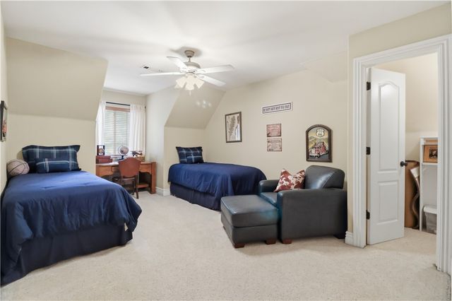 2468 N Covington Park Boulevard, Fayetteville, AR 72703