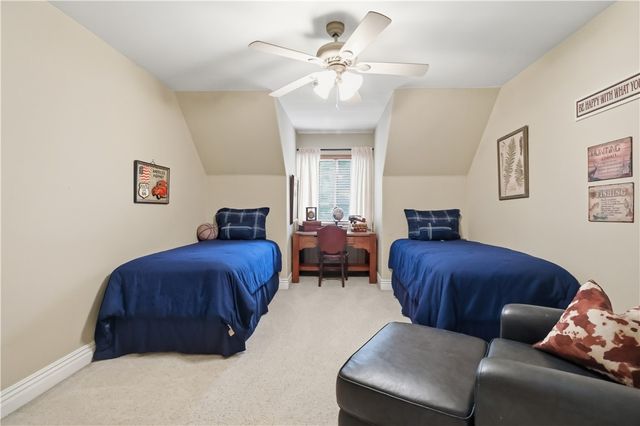 2468 N Covington Park Boulevard, Fayetteville, AR 72703