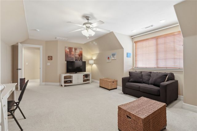 2468 N Covington Park Boulevard, Fayetteville, AR 72703