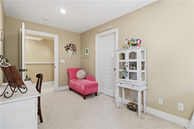 2468 N Covington Park Boulevard, Fayetteville, AR 72703