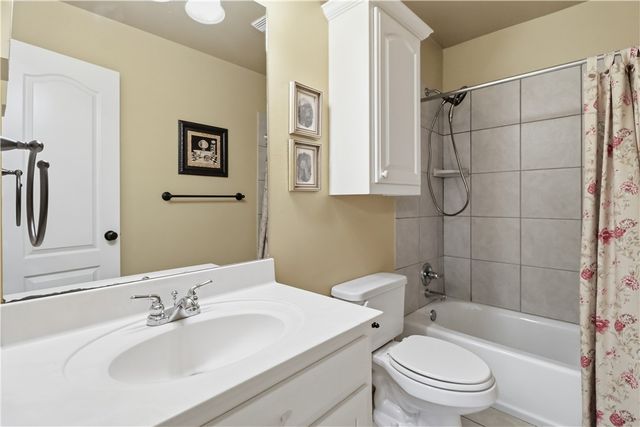 2468 N Covington Park Boulevard, Fayetteville, AR 72703