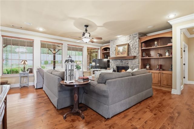 2468 N Covington Park Boulevard, Fayetteville, AR 72703