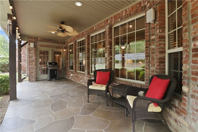 2468 N Covington Park Boulevard, Fayetteville, AR 72703