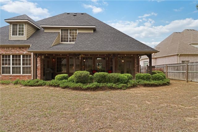2468 N Covington Park Boulevard, Fayetteville, AR 72703