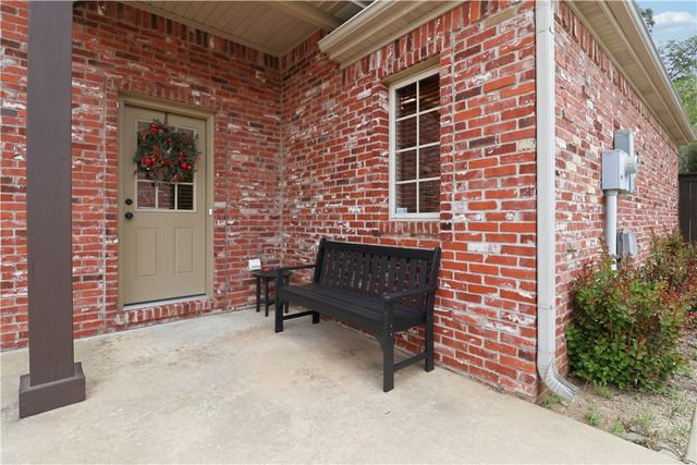 2468 N Covington Park Boulevard, Fayetteville, AR 72703